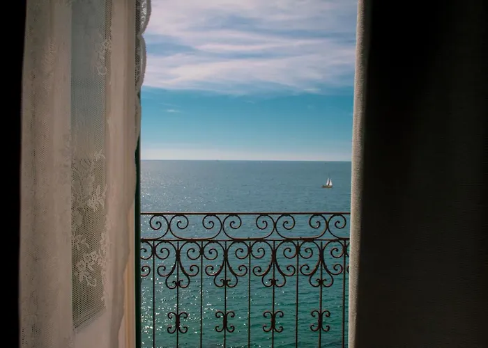 Le Finestre Sul Mare Bed & Breakfast
