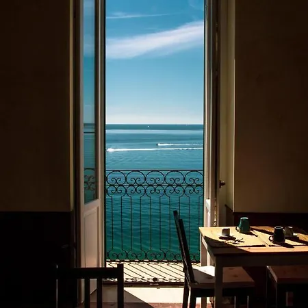 Le Finestre Sul Mare Bed & Breakfast *