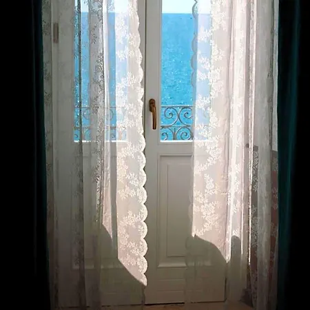 Le Finestre Sul Mare Bed & Breakfast